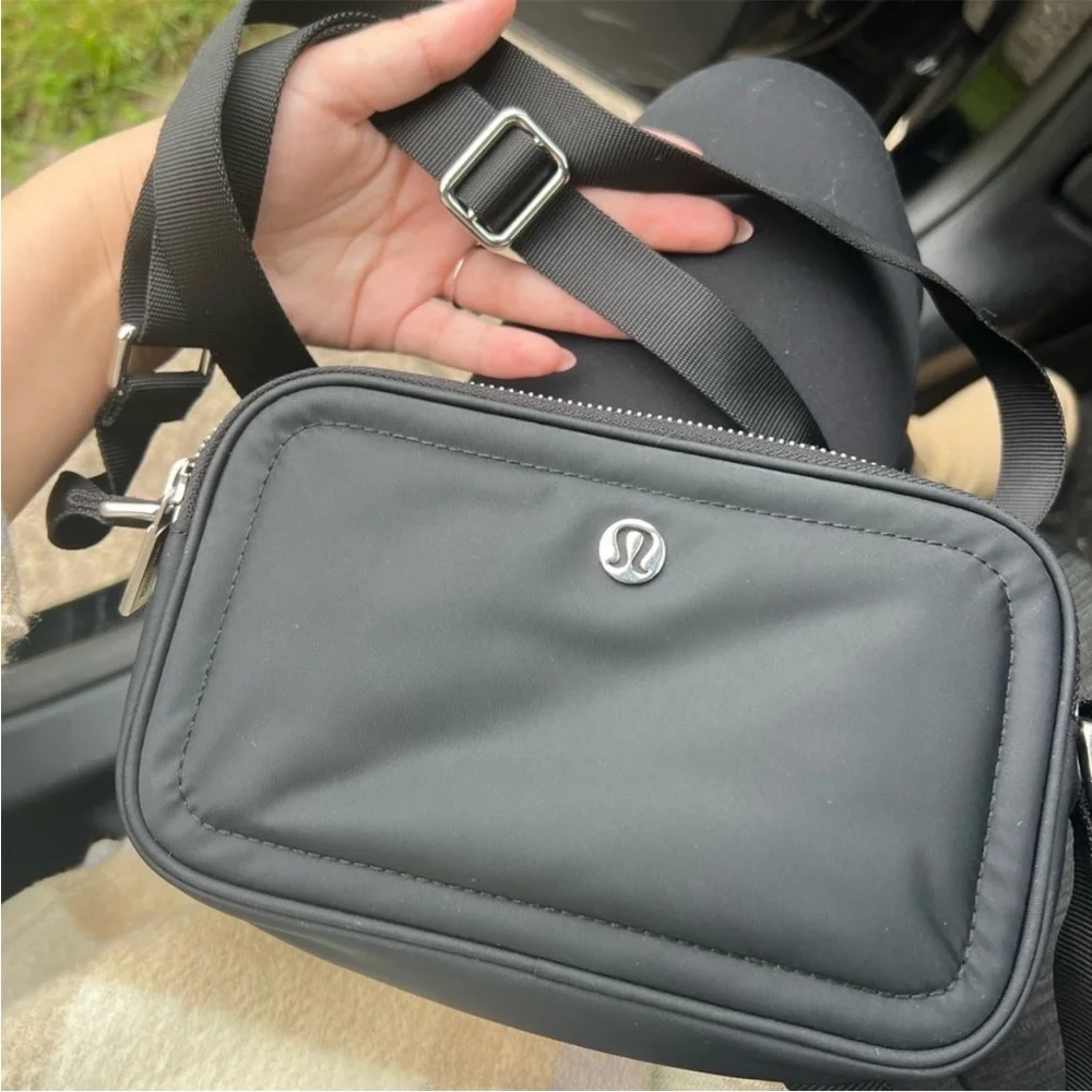 Lululemon purse - Picture 3 of 6